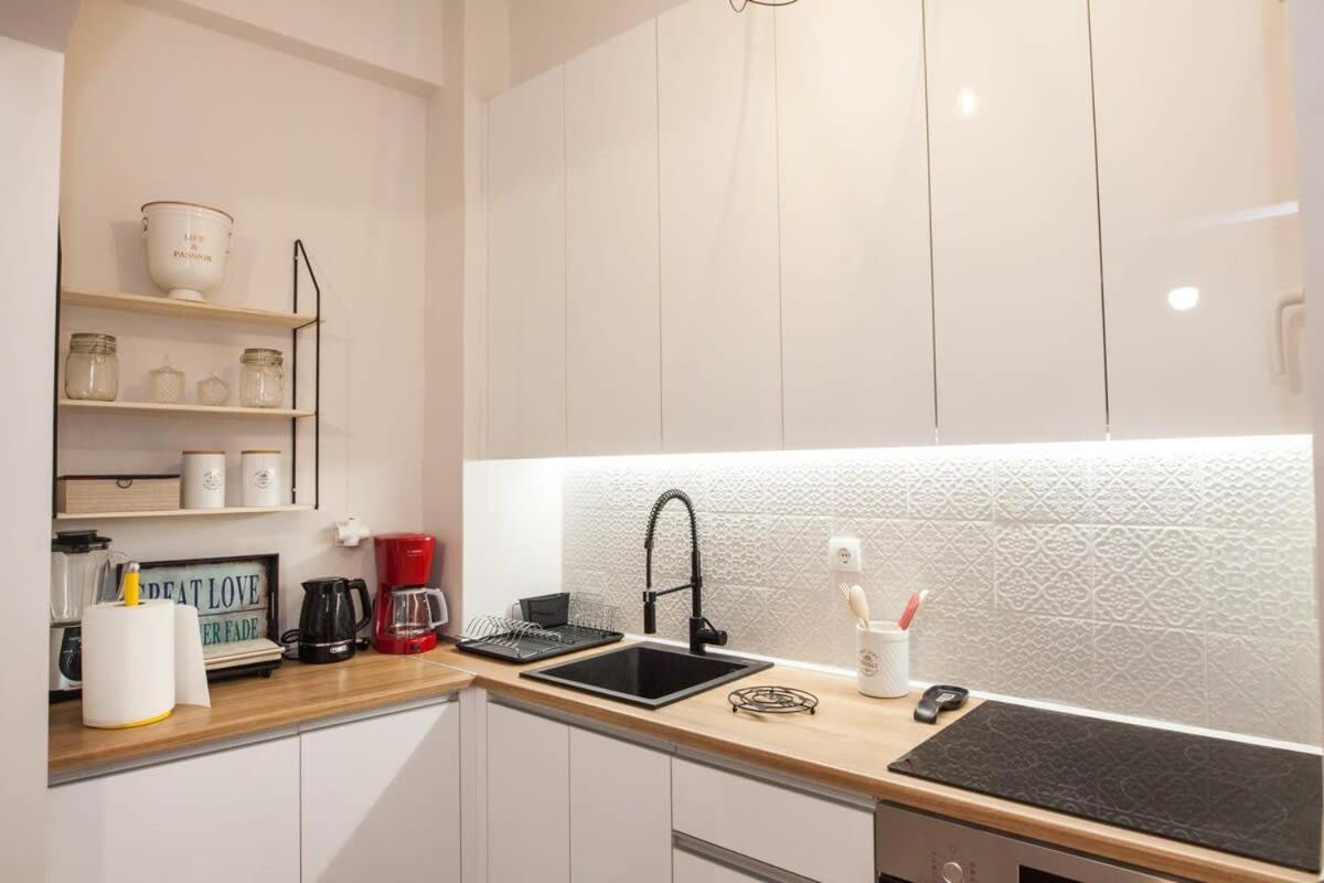 Contemporary Stylish Apartment Located Near Metaxourgeio Area Atene Esterno foto