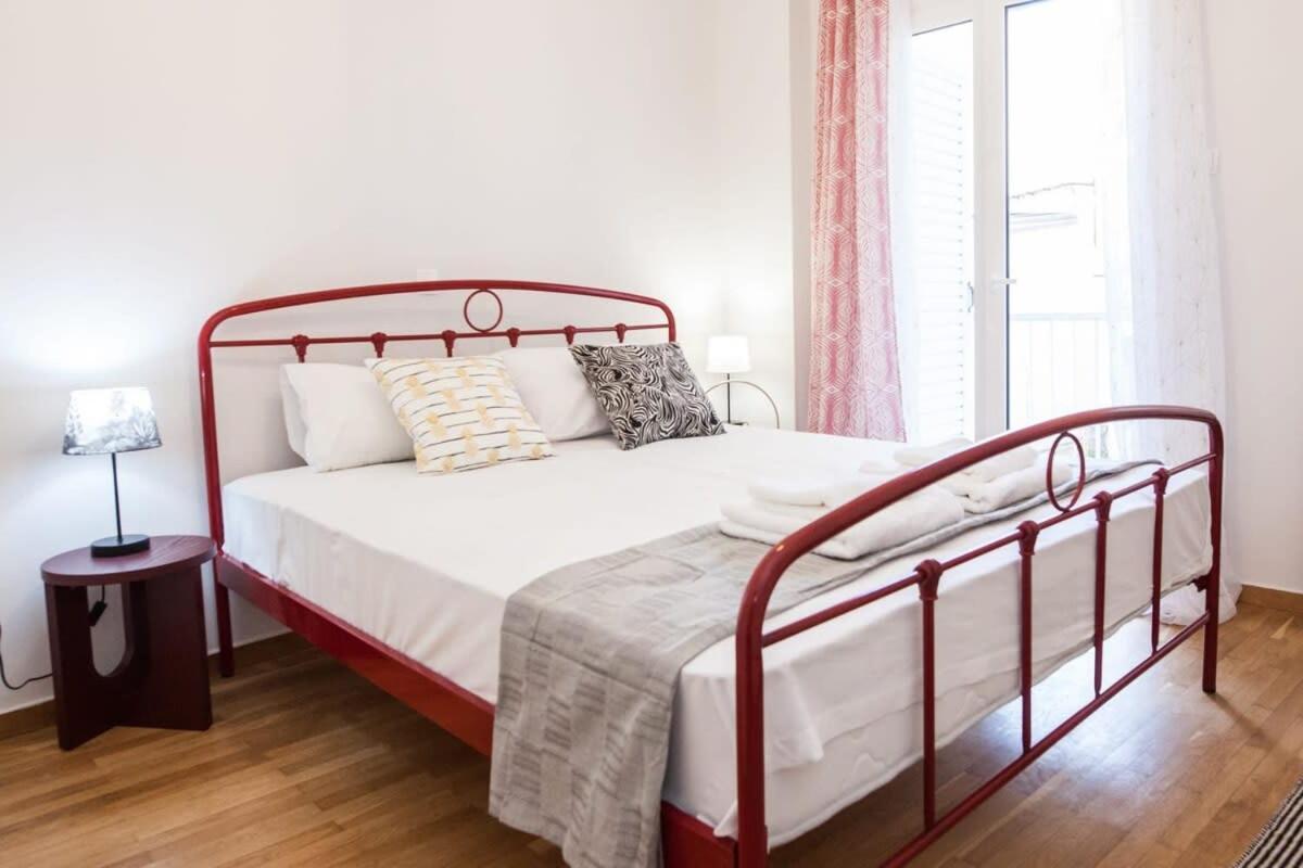 Contemporary Stylish Apartment Located Near Metaxourgeio Area Atene Esterno foto