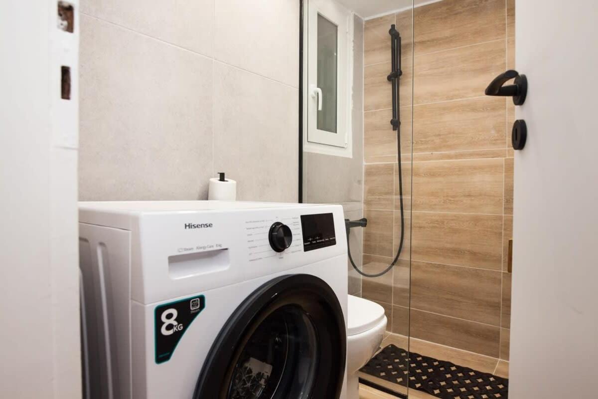 Contemporary Stylish Apartment Located Near Metaxourgeio Area Atene Esterno foto