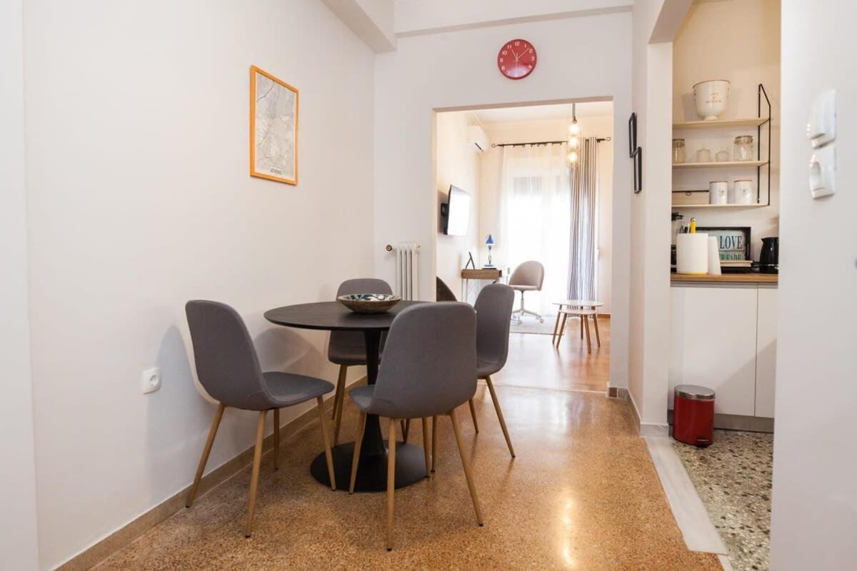Contemporary Stylish Apartment Located Near Metaxourgeio Area Atene Esterno foto