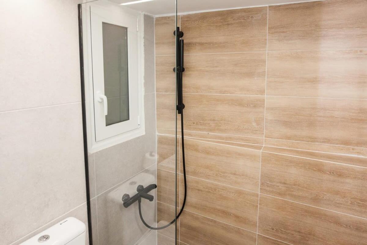 Contemporary Stylish Apartment Located Near Metaxourgeio Area Atene Esterno foto